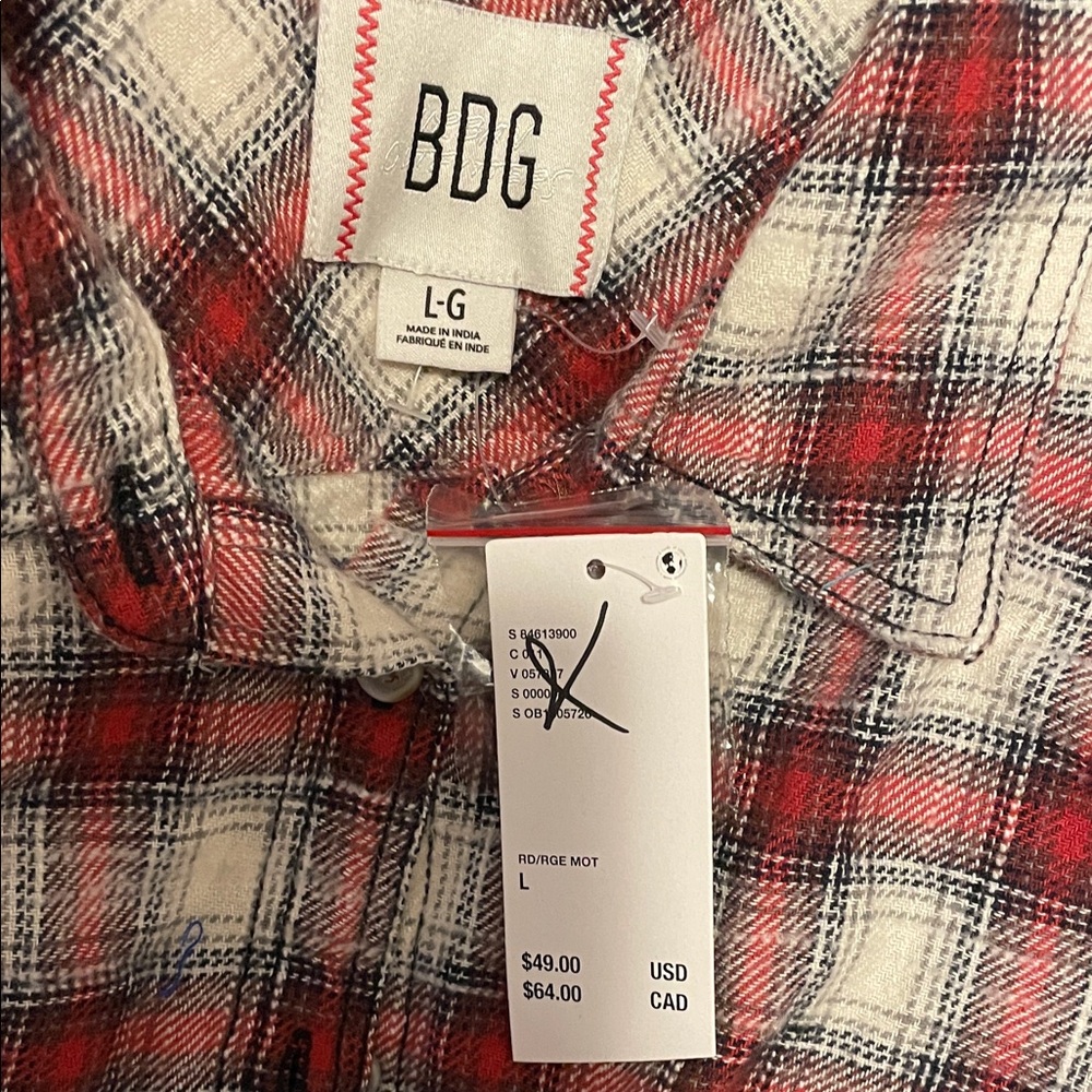Red and White Cropped Plaid Flannel Button-Up Shirt - Picture 4 of 4